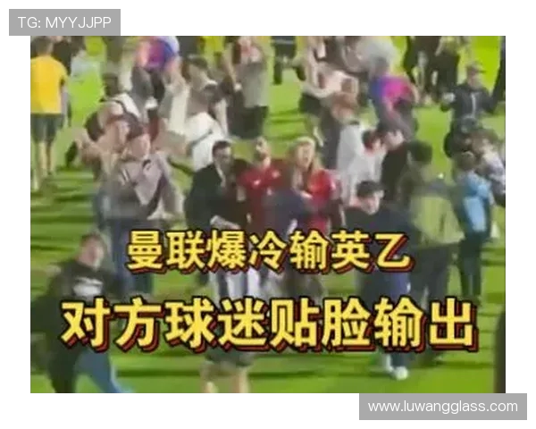 姆伯莫回忆曼联球迷热情欢迎并强调三叉戟仍需提升的多个方面 姆伯莫回忆曼联球迷热情欢迎并强调三叉戟仍需提升的多个方面