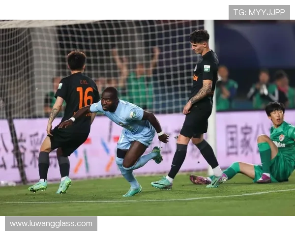 阿奇姆彭被纳萨里奥恶搞后爆粗用中文怒斥WCNMLGB引发热议